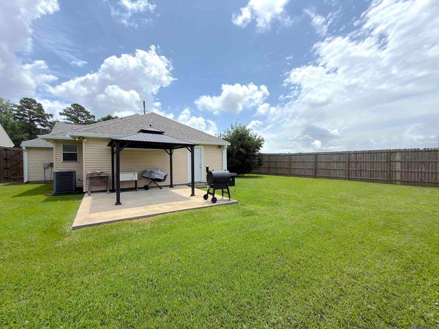 18005 Woodhaven Dr, Prairieville, LA 70769