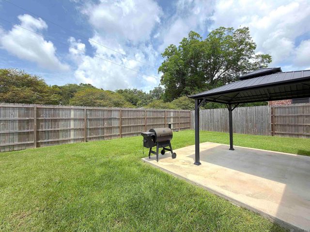 18005 Woodhaven Dr, Prairieville, LA 70769