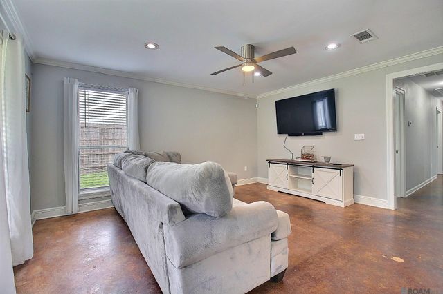 18005 Woodhaven Dr, Prairieville, LA 70769