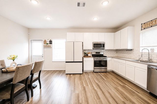 11012 32nd Avenue N, Texas City, TX 77591