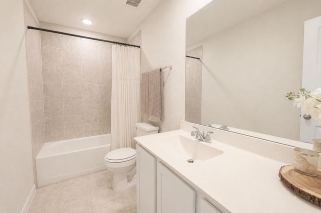 11012 32nd Avenue N, Texas City, TX 77591