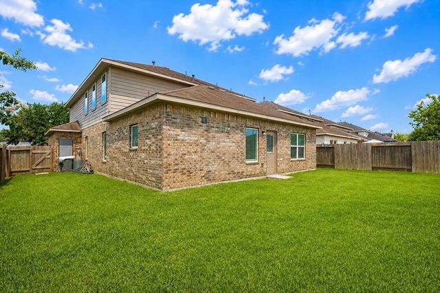 11012 32nd Avenue N, Texas City, TX 77591