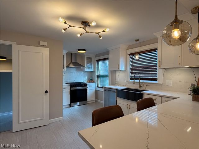 3954 Meadowbrook Boulevard, University Heights, OH 44118