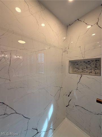 3954 Meadowbrook Boulevard, University Heights, OH 44118