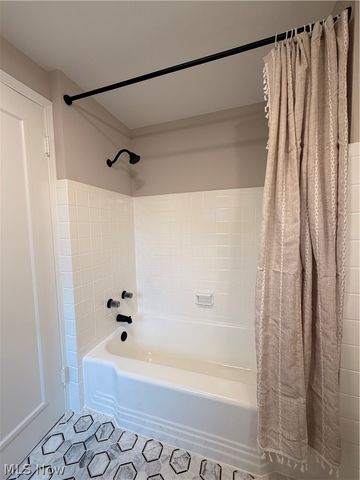 3954 Meadowbrook Boulevard, University Heights, OH 44118