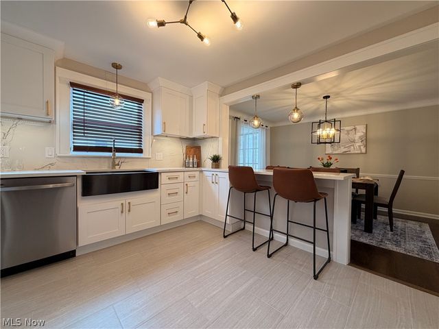 3954 Meadowbrook Boulevard, University Heights, OH 44118