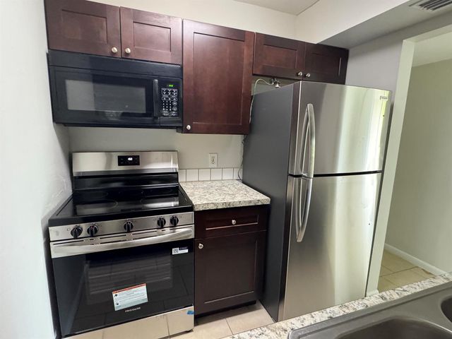 1790 Abbey Road 202, West Palm Beach, FL 33415