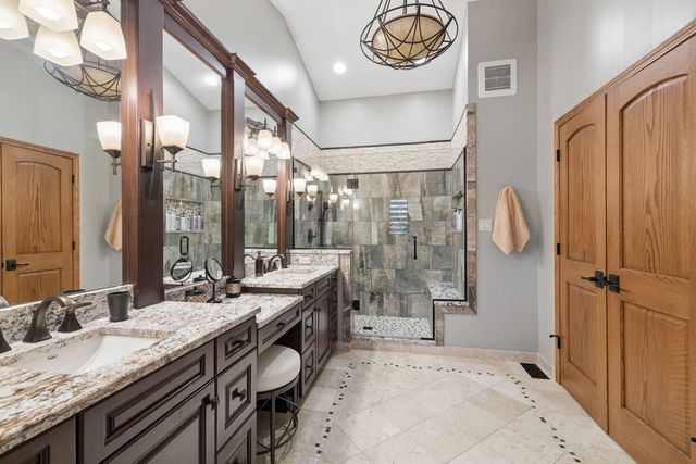 328 Cromwell Court, Westmont, IL 60559
