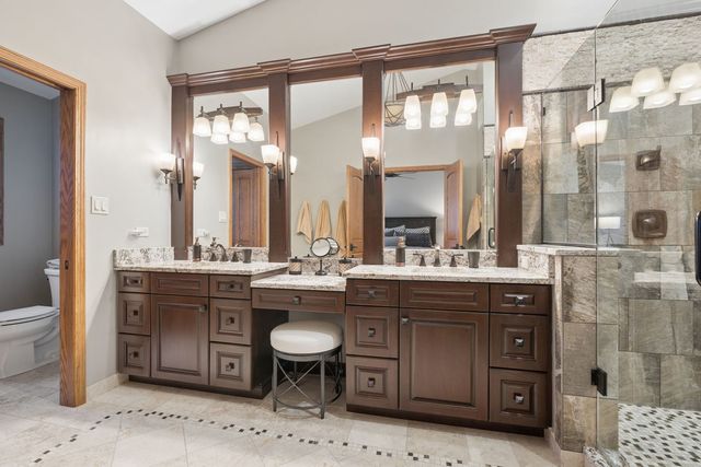 328 Cromwell Court, Westmont, IL 60559