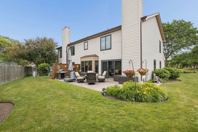 328 Cromwell Court, Westmont, IL 60559