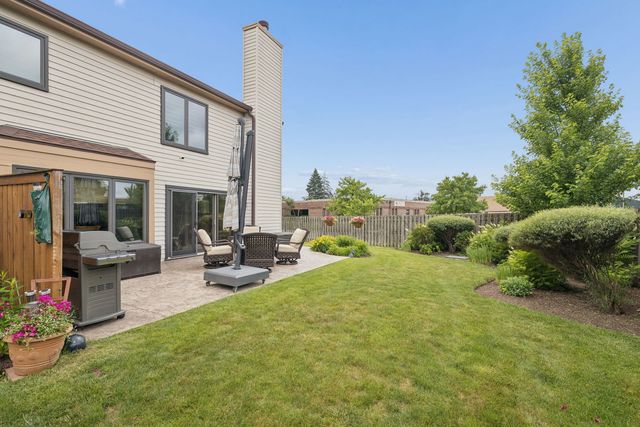 328 Cromwell Court, Westmont, IL 60559