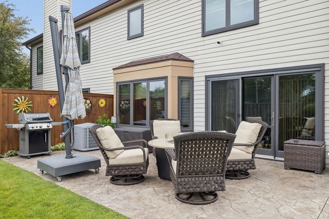 328 Cromwell Court, Westmont, IL 60559