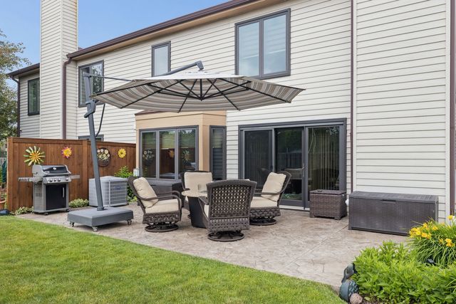 328 Cromwell Court, Westmont, IL 60559