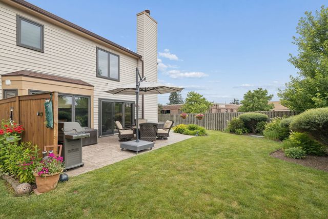 328 Cromwell Court, Westmont, IL 60559
