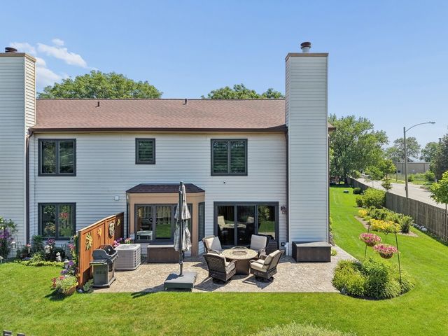 328 Cromwell Court, Westmont, IL 60559