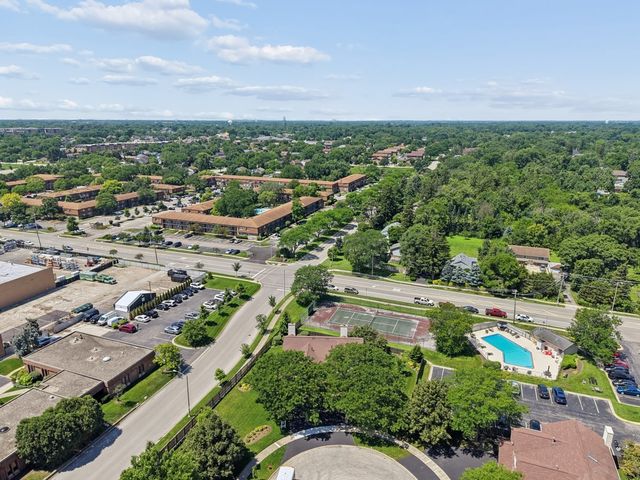 328 Cromwell Court, Westmont, IL 60559