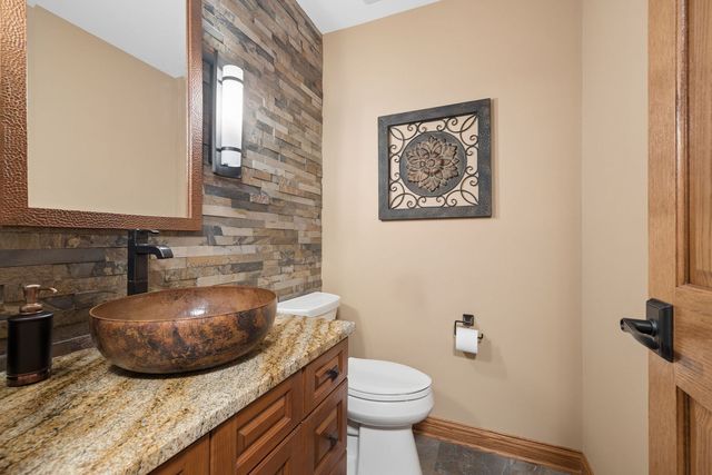 328 Cromwell Court, Westmont, IL 60559