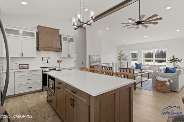 4210 LAURA AVENUE, Jefferson City, MO 65109