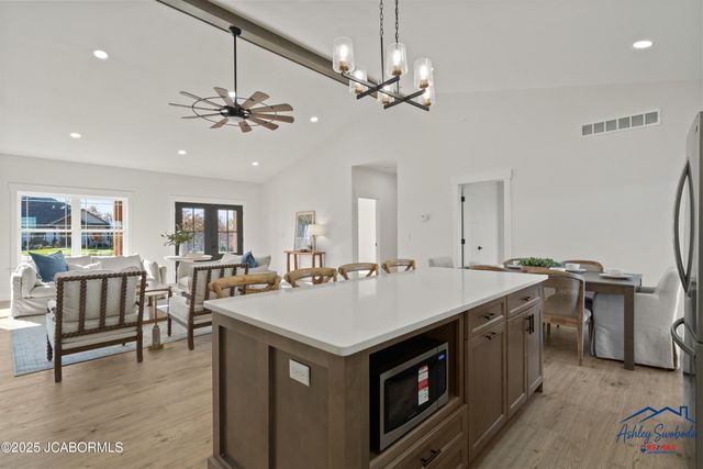 4210 LAURA AVENUE, Jefferson City, MO 65109