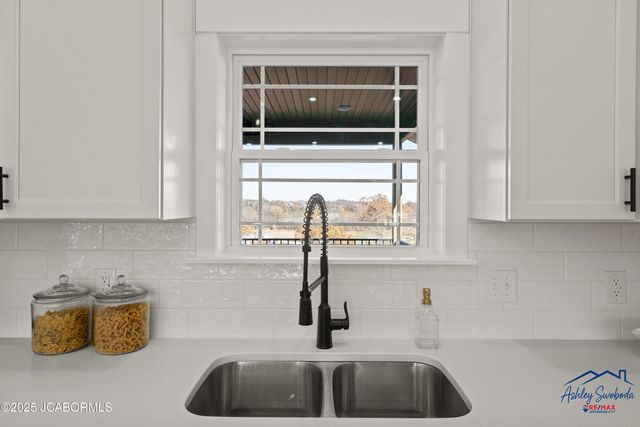 4210 LAURA AVENUE, Jefferson City, MO 65109