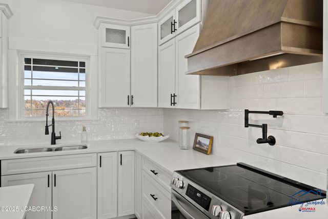 4210 LAURA AVENUE, Jefferson City, MO 65109