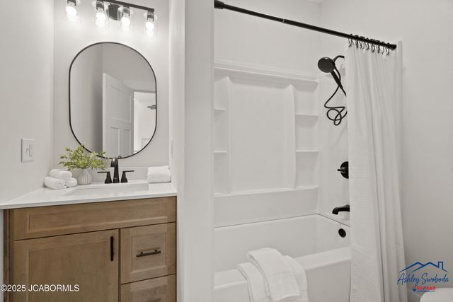 4210 LAURA AVENUE, Jefferson City, MO 65109