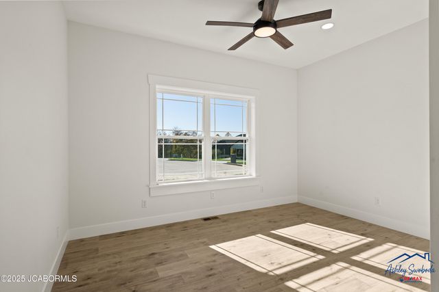 4210 LAURA AVENUE, Jefferson City, MO 65109