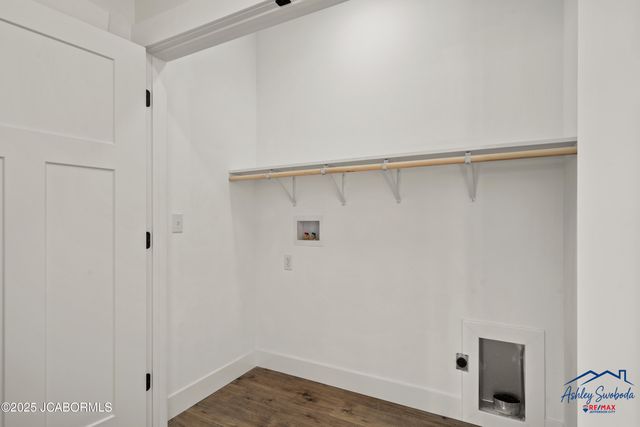 4210 LAURA AVENUE, Jefferson City, MO 65109