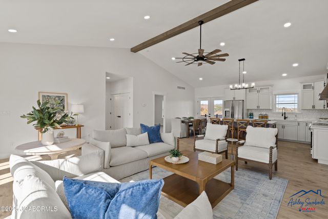 4210 LAURA AVENUE, Jefferson City, MO 65109