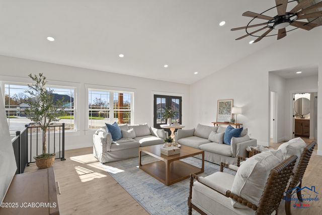 4210 LAURA AVENUE, Jefferson City, MO 65109