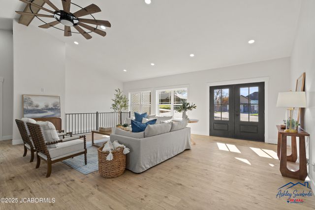 4210 LAURA AVENUE, Jefferson City, MO 65109