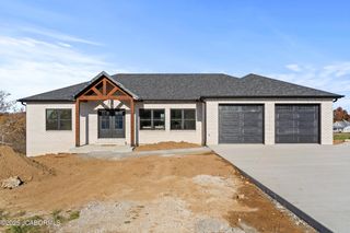 4210 LAURA AVENUE, Jefferson City, MO 65109