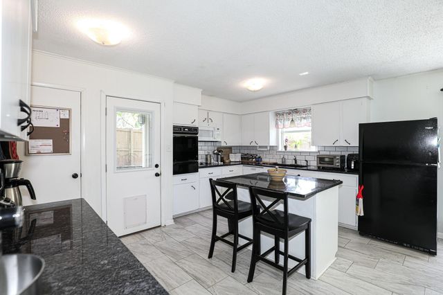 1223 JAMESON AVE, Benton, AR 72015