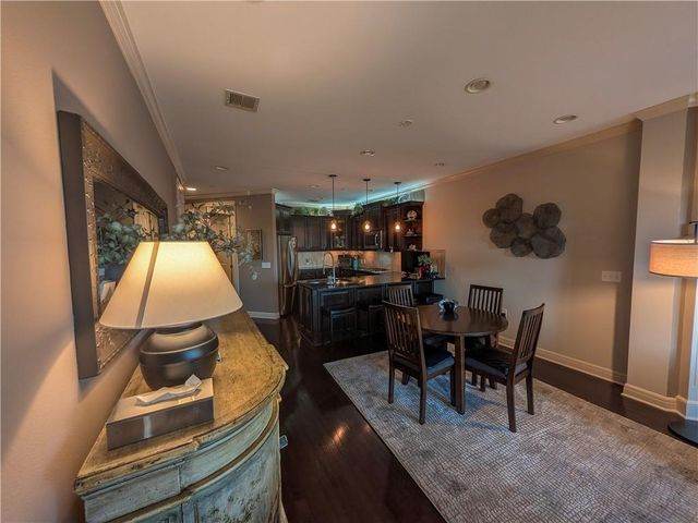 10531 Mission Road 204B, Leawood, KS 66206