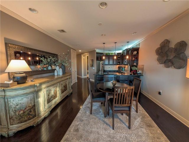 10531 Mission Road 204B, Leawood, KS 66206