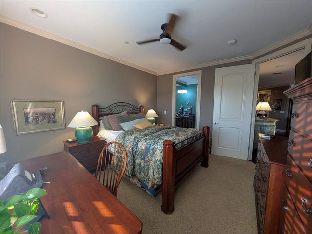 10531 Mission Road 204B, Leawood, KS 66206