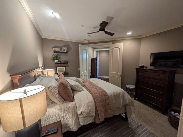 10531 Mission Road 204B, Leawood, KS 66206