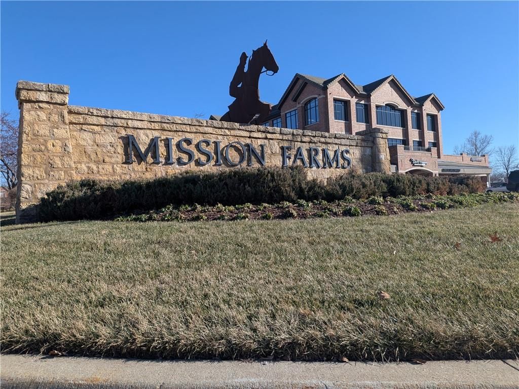 10531 Mission Road 204B, Leawood, KS 66206