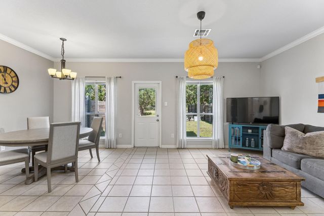 8909 Mountain Shadows CV B, Austin, TX 78735