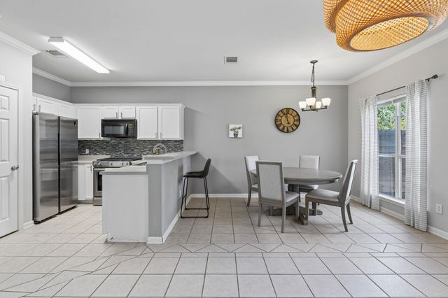 8909 Mountain Shadows CV B, Austin, TX 78735