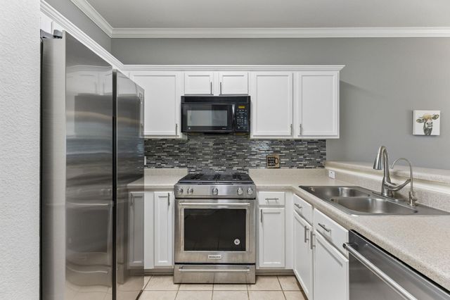 8909 Mountain Shadows CV B, Austin, TX 78735
