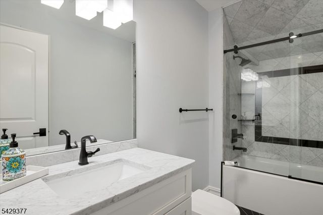 2 Brighton Ct, Livingston Twp., NJ 07039
