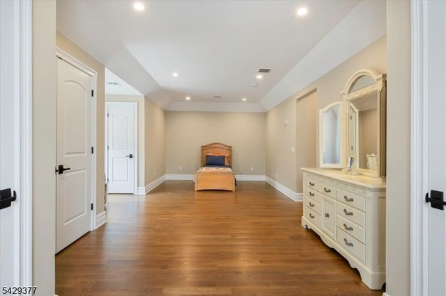 2 Brighton Ct, Livingston Twp., NJ 07039