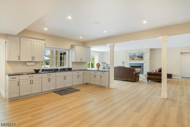 2 Brighton Ct, Livingston Twp., NJ 07039