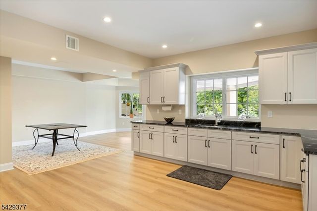 2 Brighton Ct, Livingston Twp., NJ 07039