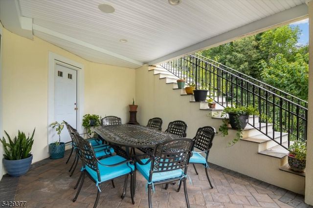 2 Brighton Ct, Livingston Twp., NJ 07039
