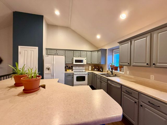 1020 SW Springfield Drive, Ankeny, IA 50023
