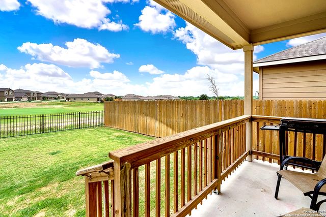 125 Legendary Trail Loop, Floresville, TX 78114