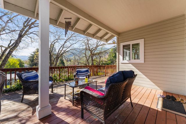 105 Cedar Ridge Terrace, Rogue River, OR 97537