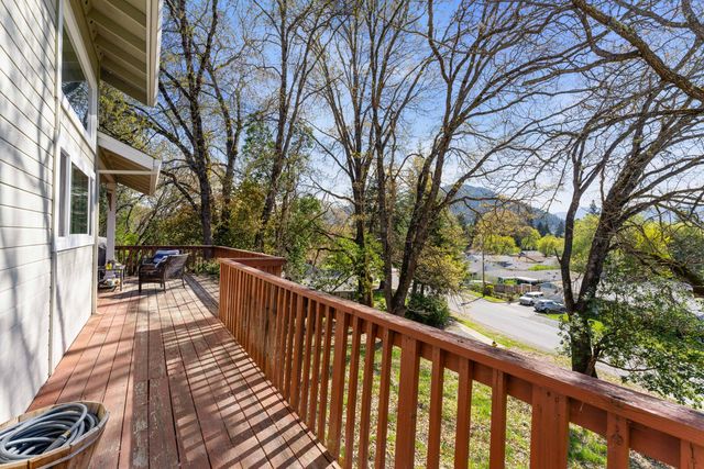 105 Cedar Ridge Terrace, Rogue River, OR 97537